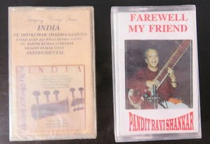 LOT 2 Cassettes RAVI SHANKAR Farewell My Friend V/A Singing String From India - Foto 1 di 3