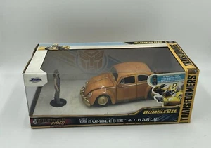1:24 TRANSFORMERS BUMBLE BEE VOLKSWAGEN BEETLE BUMBLEBEE & CHARLIE JADA - Picture 1 of 7