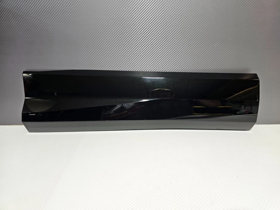 Audi Q3 OEM Right Rear Lower Door Molding 2019 2020 2021 2022 2023 Foto 1 de 4