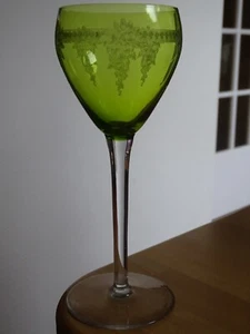 SAINT LOUIS 1 ANCIEN VERRE VIN ROEMER CRISTAL GRAVURE COLI VERT CHARTREUSE 20 cm - Picture 1 of 9