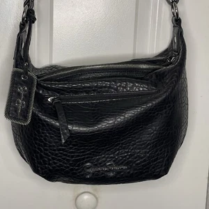 Jessica Simpson Black Crossbody Shoulder Bag Faux Pebbled Leather Zipper Accent - Picture 1 of 17