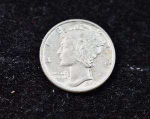 1942  P   US  MERCURY DIME - Picture 1 of 5