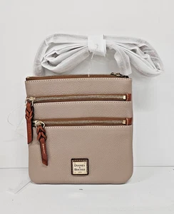 Dooney & Bourke Pebble Grain North South Triple Cremallera Nuevo con Etiquetas Taupe - Imagen 1 de 7