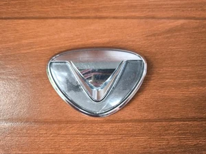 TOYOTA VITZ NCP10 13 15 SCP10 13 Front bonnet Emblem Badge JDM OEM 2000-2005 - Foto 1 di 16