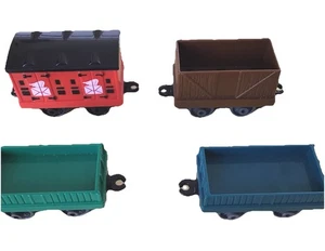 THOMAS & FREUNDE GULLANE Set 4 Waggons und LKWs - Bild 1 von 3