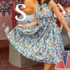 M) NUOVO Edizione Limitata DISNEY 50TH Anniv Dress Shop Keyhole Halter Fit N Svasato - Foto 1 di 20