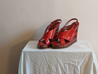 Impresionantes tacones de madera Marc Jacobs rojos charol talla 10/40 Foto 1 de 4