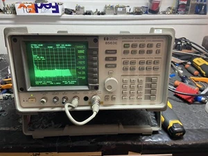 HP Agilent 8563E Spectrum Analyzer 10Hz-26,9/50Ghz Mixer Avail/opt 6,7,8 Cal’d - Bild 1 von 11
