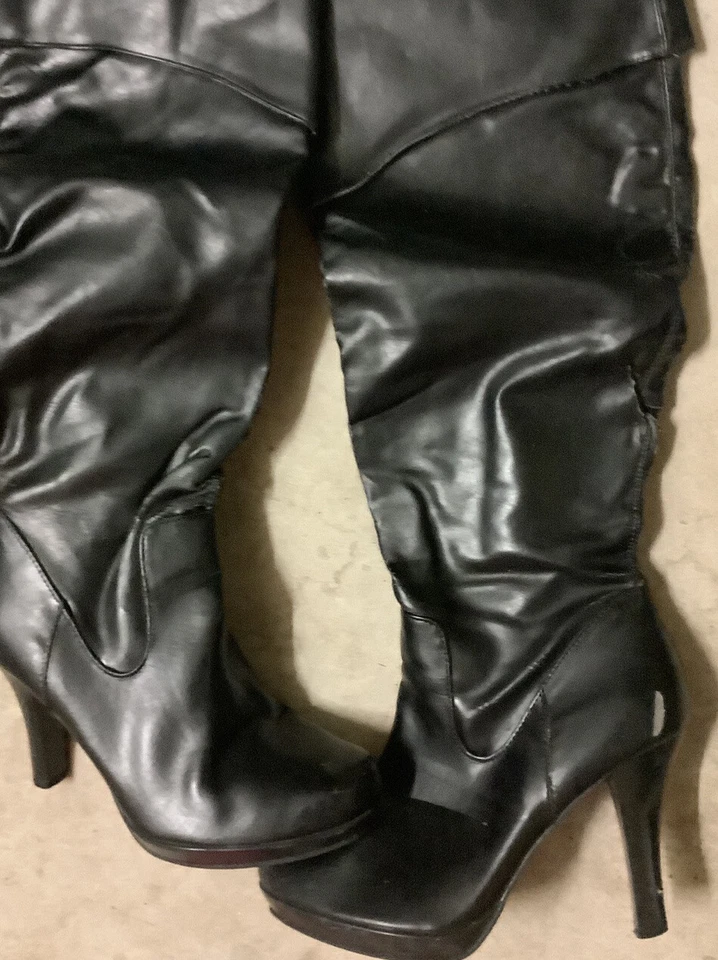черные сапоги женские - Изображение 1 из 1