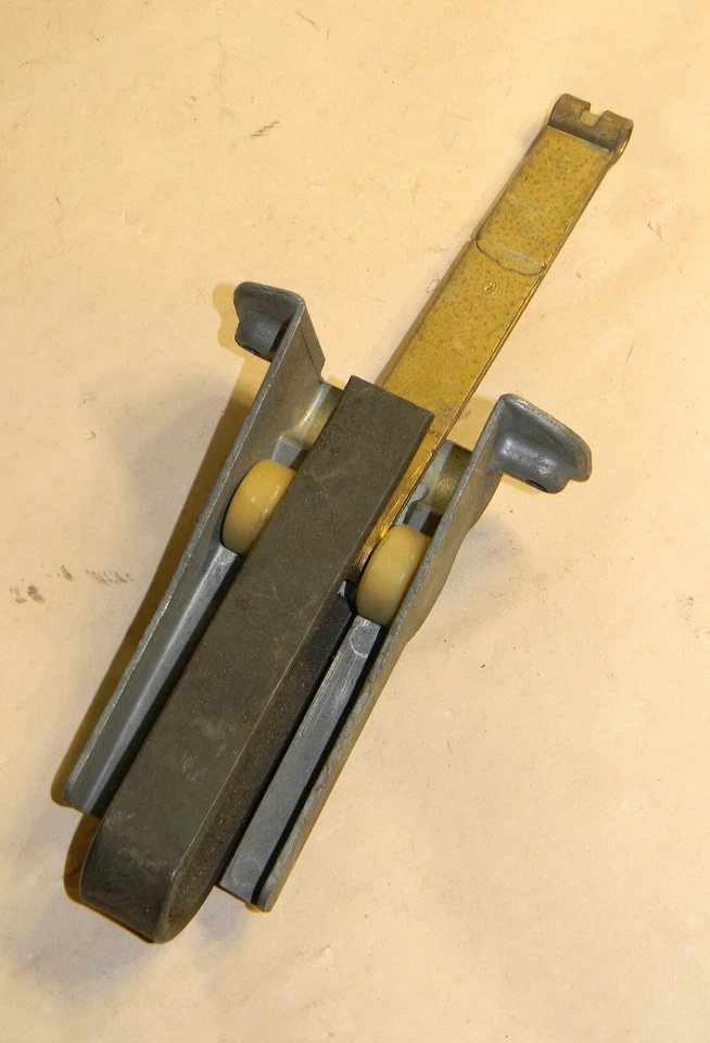 **BMW E12 E28 518i 520i 528i 528e 535i M5 puerta bisagra freno delantero Foto 1 de 3