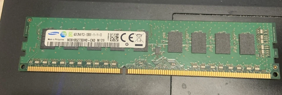 Samsung 4 GB (1x4 GB) M391B5273DH0-CK0 M 4 GB DDR3-1600 PC3L-12800E PC RAM - Immagine 1 di 1