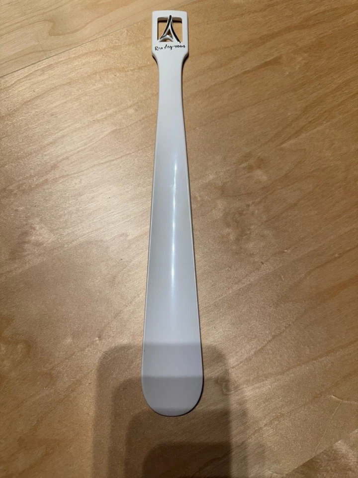 Zapato Rendez-vous de plástico vintage, blanco, hecho en Francia, 14,5" de largo Foto 1 de 4