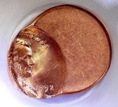 **SALE**1992 D Lincoln Memorial Cent 60% Off-Center Error High Grade Bright Red! - Image 1 of 2