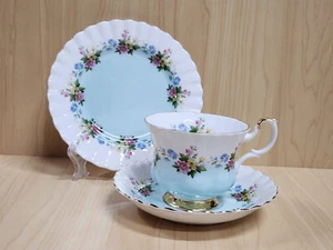 VGC: VINTAGE ROYAL ALBERT BONE CHINA - ENGLAND LIGHT BLUE FLOWERS TEA TRIO 4362 - Picture 1 of 13
