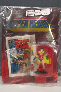 1990 Ertl DC Comics Super Heroes Robin #726 Die Cast Figure