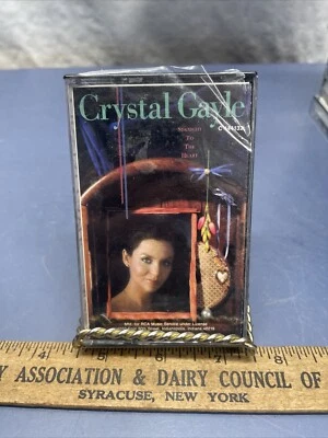 VINTAGE New Sealed CRYSTAL GAYLE STRAIGHT TO THE HEART CASSETTE TAPE - Image 1 of 4