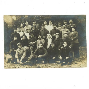 c.1915 WWI RPPC Französische Soldaten mit Krankenschwestern Hopital de la Soie Lyon  - Bild 1 von 3