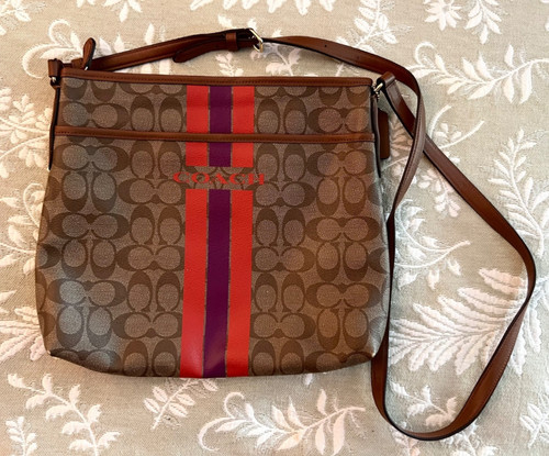 Borsa portadocumenti Coach Varsity a righe nuova senza etichette in tela rivestita firmata a tracolla