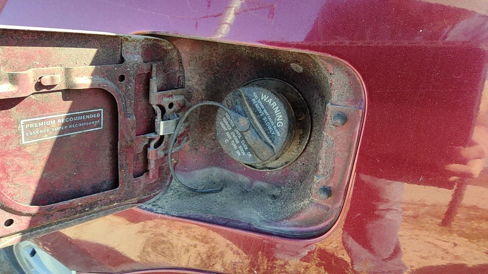 2004-2012 Mitsubishi Galant Fuel Filler Neck Assembly With Gas Cap Oem Mn120339 - Imagem 1 de 1