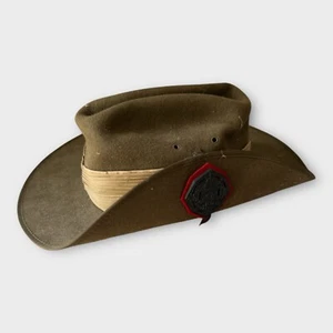 1978 Australian Akubra Military Army Slouch Felt Hat Metal Pin sz 55 Sydney Uni - Picture 1 of 8