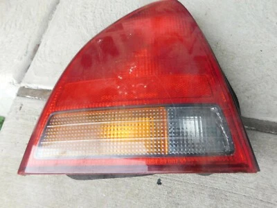 1992 1993 1994 1995 1996 HONDA PRELUDE DRIVERS SIDE UNBROKEN REAR TAILLIGHT ASBY - Image 1 of 4