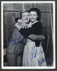 Angela Lansbury y Patricia Neal - Foto autógrafa firmada 8x10 - Asesinato, ella Wr - Imagen 1 de 1
