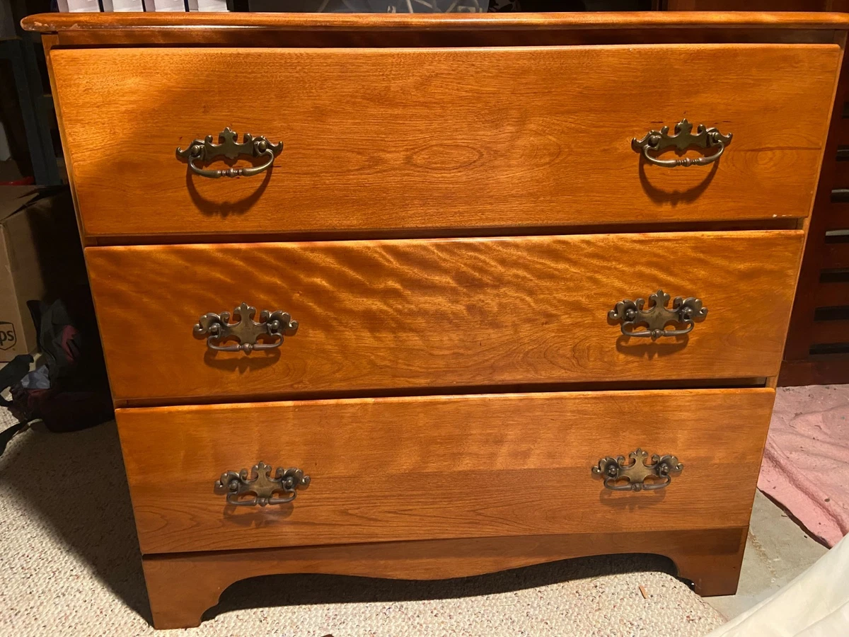 Maple Antique Dressers & Chests of Drawers 1920-1949 Time Period