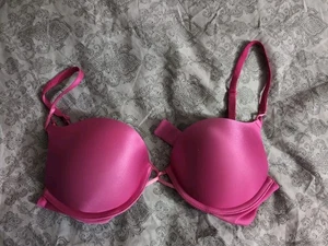 Sujetador Victoria’s Secret Bombshell Miraculous plunge satinado ciruela 34B - Imagen 1 de 6
