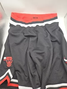 Hombres Mitchell & Ness NBA AUTÉNTICOS PANTALONES CORTOS ALTERNATIVOS - CHICAGO BULLS 97-98 TALLA L - Imagen 1 de 2