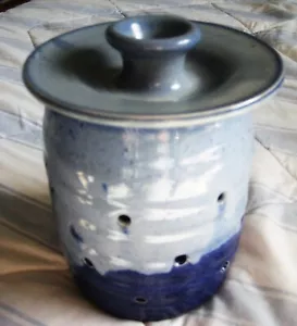 Handgefertigter Potpourri Halter 6 1/2" mit Deckel von Wardell Saugerties NY Keramik - Bild 1 von 6