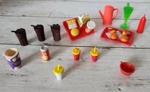 Barbie Stacie McDonald's Happy Meal vassoio tazze soda cola rosso verde bambola taglia lotto - Foto 1 di 7