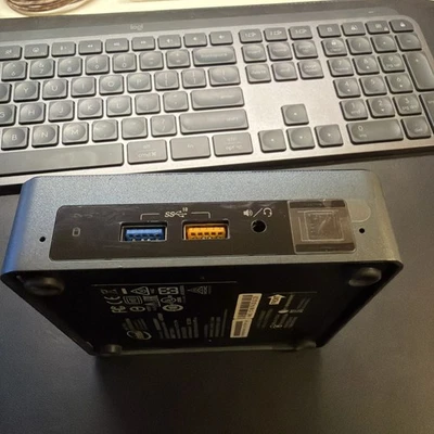 Kit Intel Corp. NUC Nuc8i3bek1 - BOXNUC8I3BEK1 Foto 1 de 4