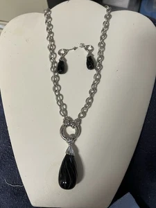 Conjunto de collar y pendientes perforados de plata esterlina de diseñador ornamentado de ónix negro - Imagen 1 de 5