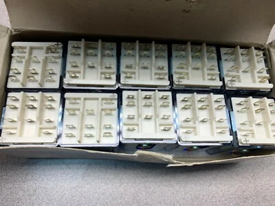 BOX OF 10 NEW IN BOX IDEC RELAY RR3B-204-6 - Image 1 of 4