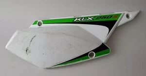 PANEL DERECHO KLX 250S 250 08 KAWASAKI KLX25 TRACKER CUBIERTA MARCO BLANCO FABRICANTE DE EQUIPOS ORIGINALES - Imagen 1 de 12