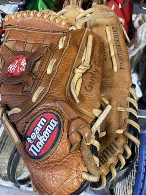 诺基亚高级皮革 RHT Gove,TN1075 Frontier 系列 10.75 英寸,美国诺科纳队 — 第 1/4 张图片