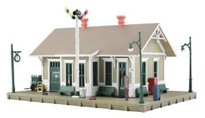Woodland Scenics ~ N Scale ~ New With LED ~ Built & Ready ~ Dansbury Depot ~4928