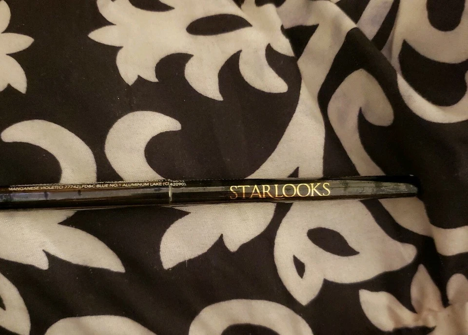 Lápiz de ojos de larga duración "Cosmic" Ultra-Gem - Starlooks Foto 1 de 1