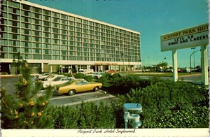 Cartolina d'epoca Inglewood, CA Airport Park Hotel Go Kings & Lakers insegna tendone - Foto 1 di 3