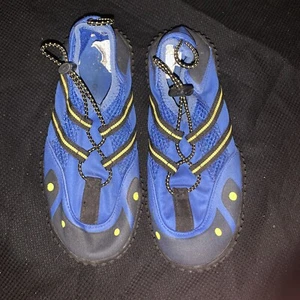 Kids Water Shoes Blue Girls Boys Pool Beach Splish Splash Fun 13 221 - Picture 1 of 3
