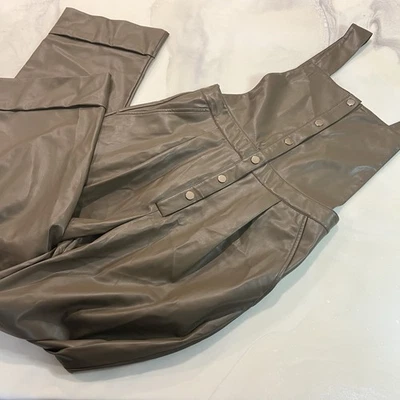 NUEVO CON ETIQUETAS ZARA Mono Largo Cuero Sintético Marrón Verde Pierna Ancha 8372/242 Mujer’s Grande Foto 1 de 4