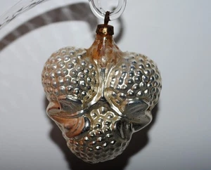 alter Christbaumschmuck aus Glas, silbernes Formteil Herz mit Blatt - Picture 1 of 2