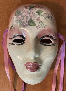 Máscara de porcelana pintada a mano firmada por Sally de Nueva Orleans de colección 7" - Imagen 1 de 4
