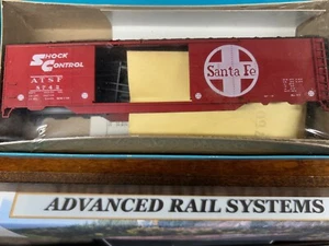 SANTA FE 50ft DOUBLE DOOR BOX " SHOCK CONTROL " HO Scale " CUSHION " NEW KIT - Picture 1 of 2