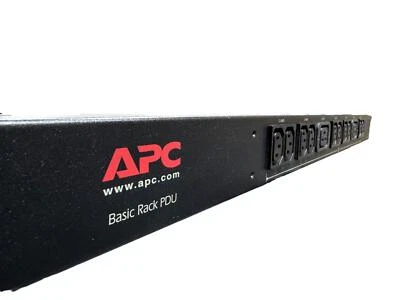 PDU para rack APC AP7541, básica, cero U, 30A, 200/208 V, (20) C13 y (4) C19 Foto 1 de 4