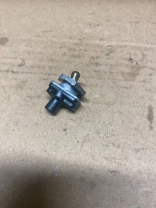 Un tapón de aceite usado de un Sachs-Dolmar 114, motosierra, 51cc - Imagen 1 de 2
