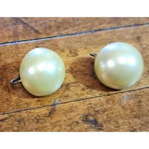 Pendientes vintage nacarados con clip de 3/4 pulgadas de diámetro - Imagen 1 de 2