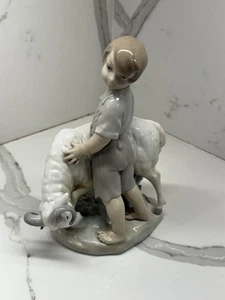 FIGURA VINTAGE DE PORCELANA LLADRO NIÑO CON CABRA. - Imagen 1 de 10