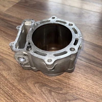 Husqvarna SMR 510 2010 jarra de cilindro OEM. Podría usar rehone  Foto 1 de 4