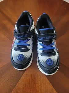 Zapatillas iluminadas Marvel Super Hero's Avengers niño pequeño talla 12 nuevas sin etiquetas - Imagen 1 de 7